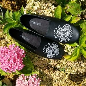 Newbark of L.A. amazing, handmade flats, size 11.5
